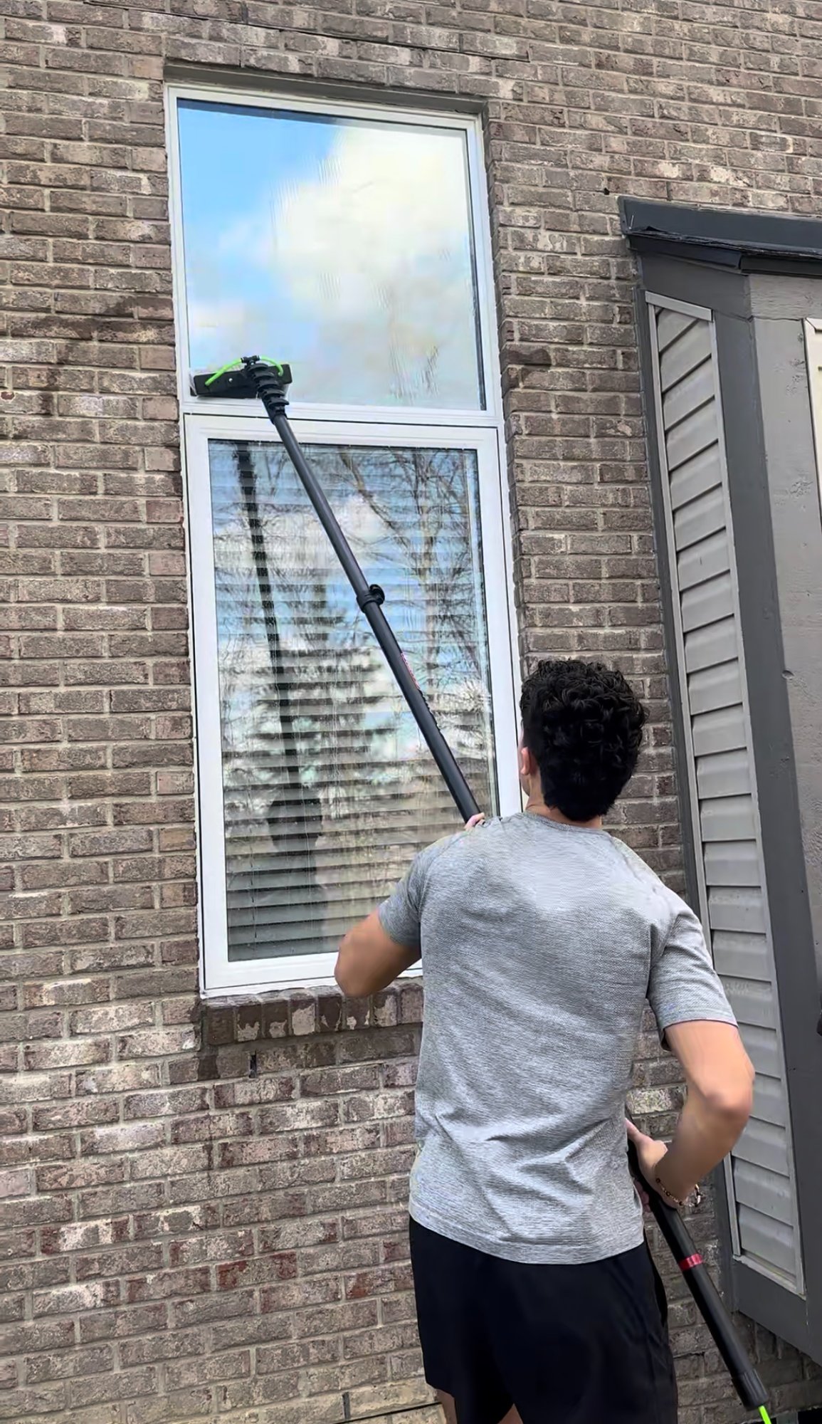 Window cleaning with pole